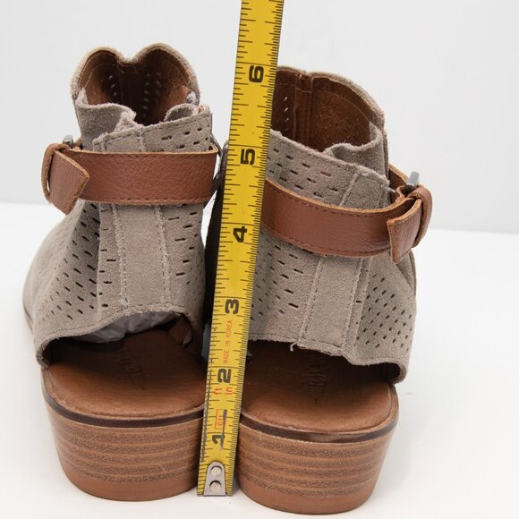 Gee WaWa Booties Perforated Leather Ankle Boots Peep Toe Taupe Grey Size 9 - Picture 8 of 8